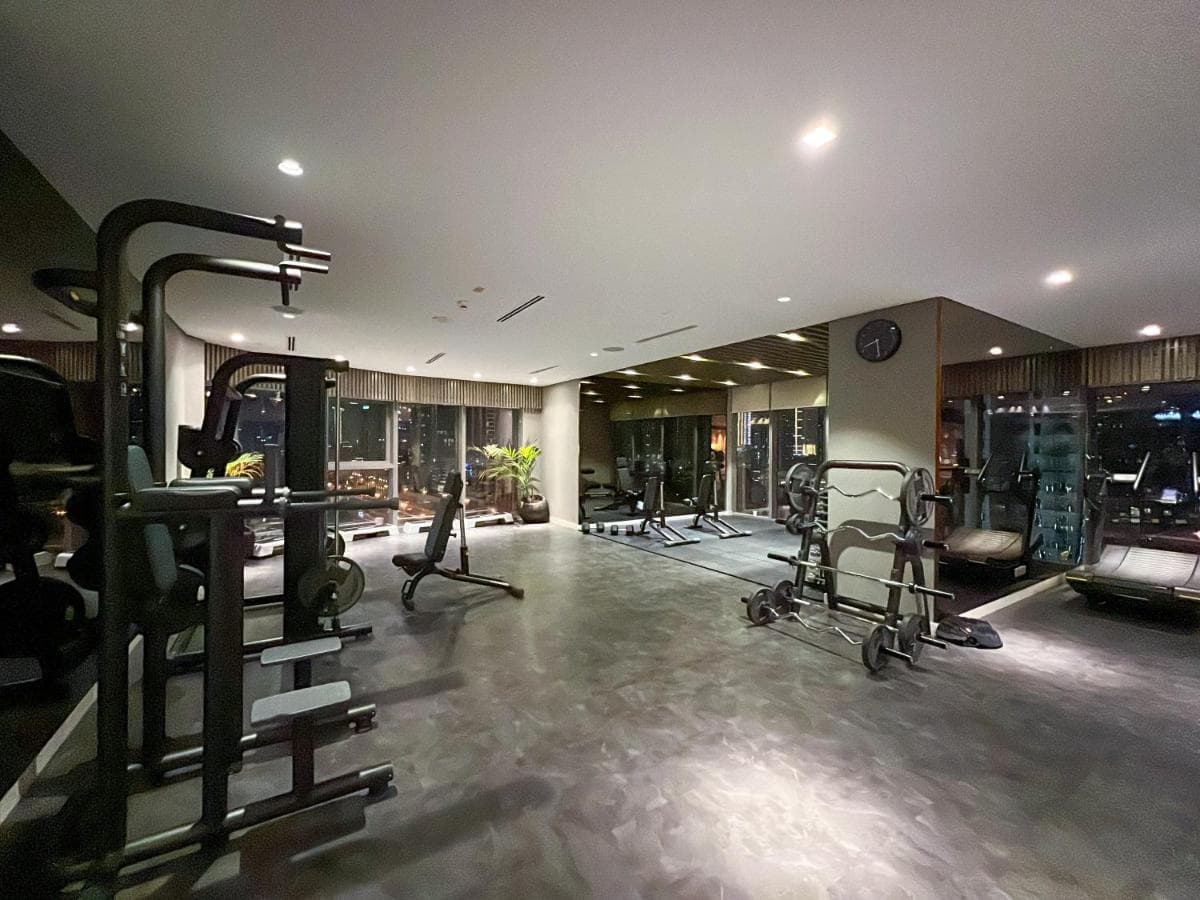 DUBAI PROPERTIES "Paramount Hotel Midtown"